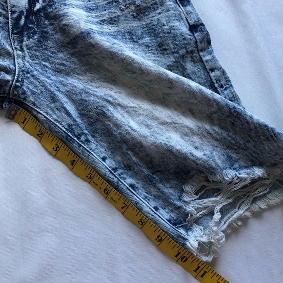 Forever 21 Acid Wash Distressed Jean Shorts - Picture 11 of 11